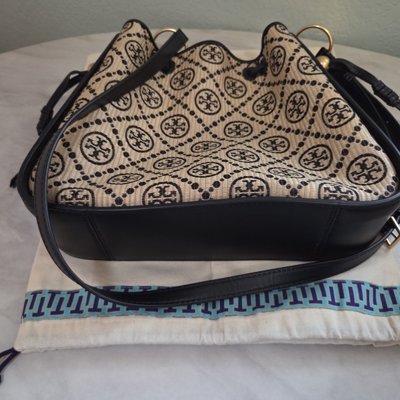 $598 Tory Burch T Monogram Bell Bag Black/Tan - Picture 4 of 9